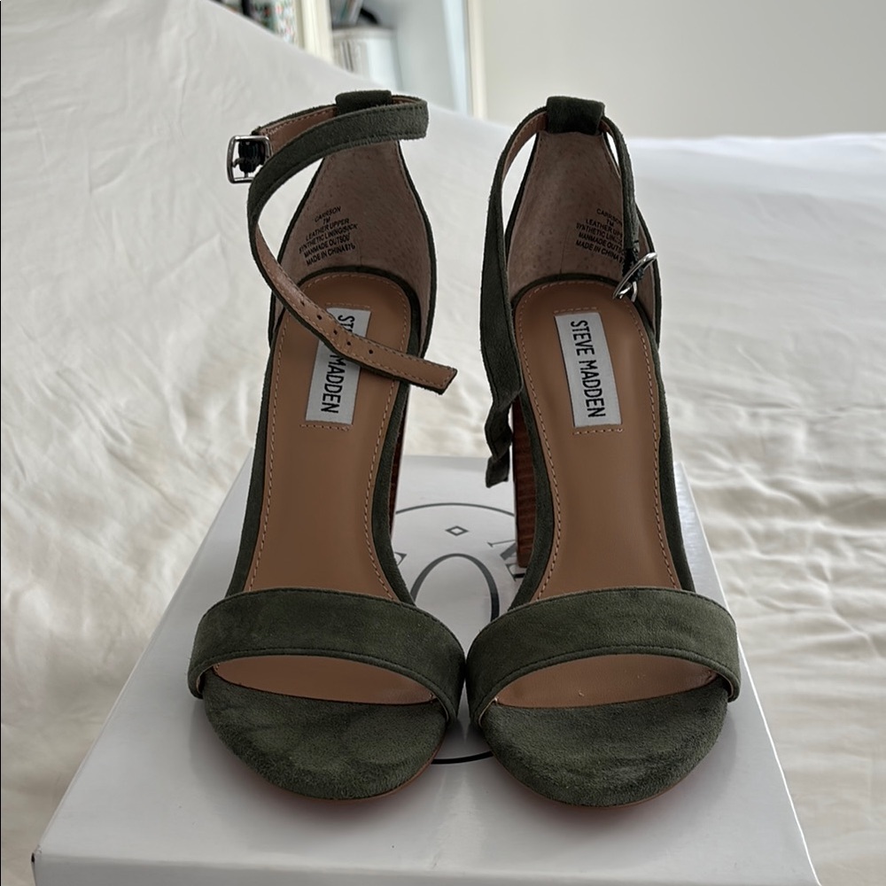 Steve Madden Green Heels with High Slender Design